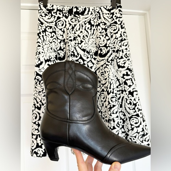 Used Adrienne Vittadini Black & White Paisley Print Full Midi Skirt in Size S - Picture 7 of 9
